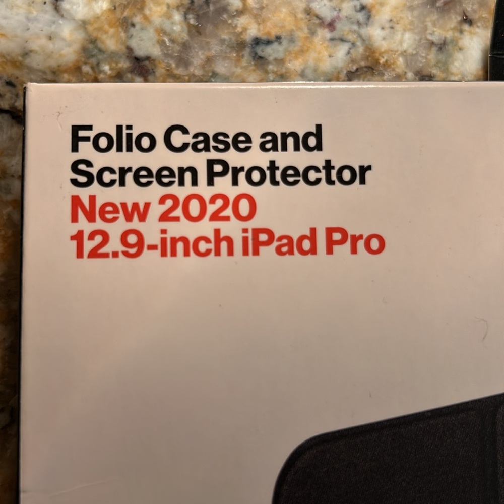iPad case/screen protector - Picture 3 of 4